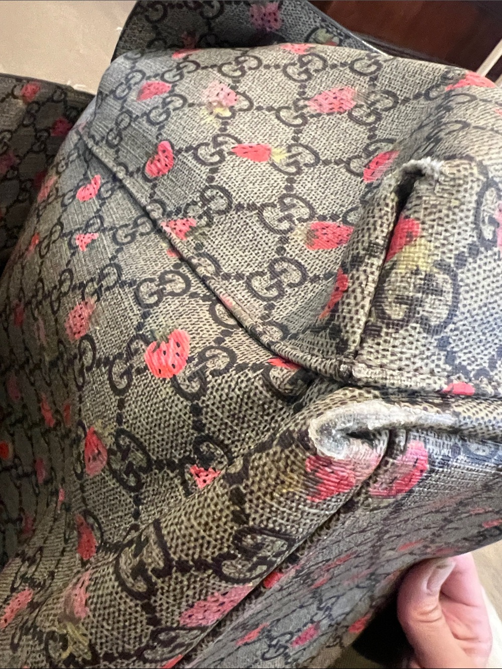 Gucci GG Supreme Diaper Bag with Strawberry Motif - Limited Edition - Picture 8 of 16